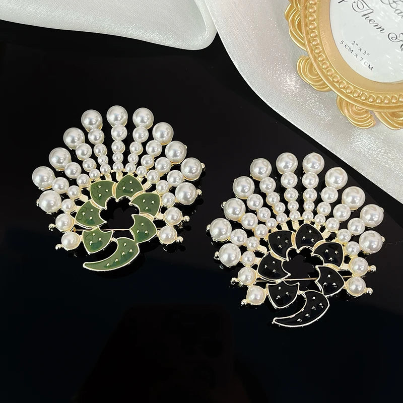 Fashion Enamel Flower Geometric Pearl Brooch Cluster Pearl Fan Shaped Brooch for Women
