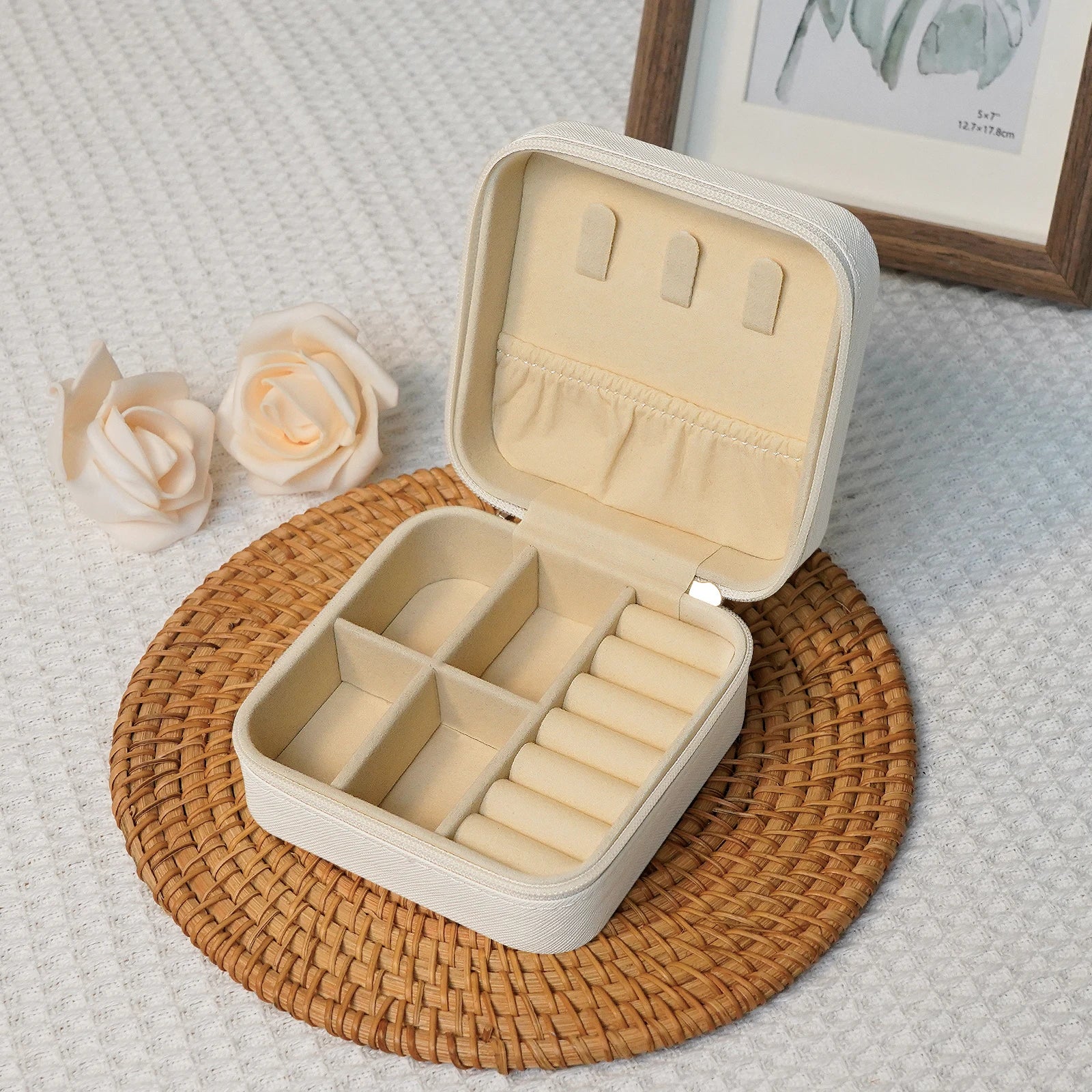 2025 New Arrival Leather Travel Jewelry Box Luxury PU Travel Box Custom Organizer for Pendant Ring Earring Storage Wholesale
