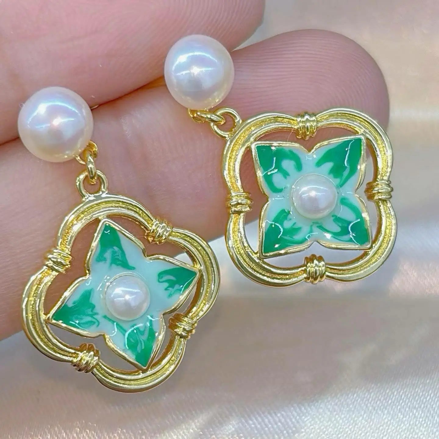 Classic Retro Four Leaf Clover Drop Earrings Brass Gold Plated AAAA Grade Trendy 6-7 mm Natural White Bread Pearl Earrings