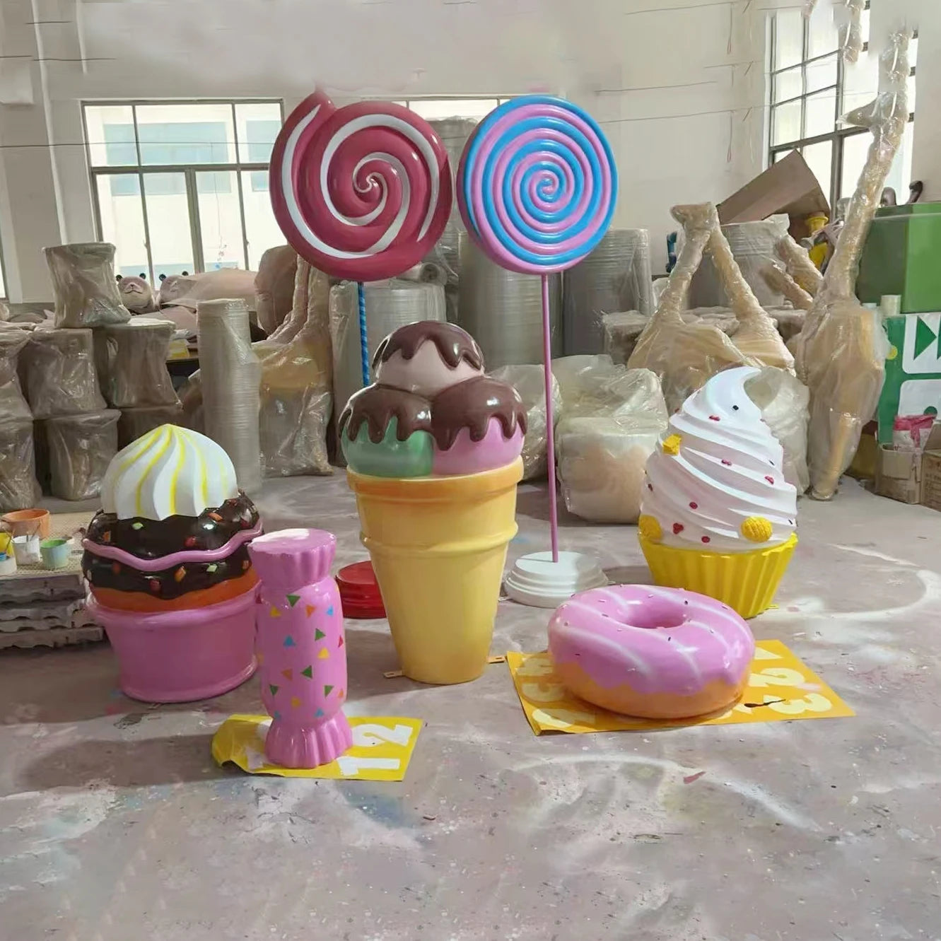 2025 Trending Product Candy Party Decorations Resin Fiberglass Giant Lollipop Candy Sculpture Statue with Stand