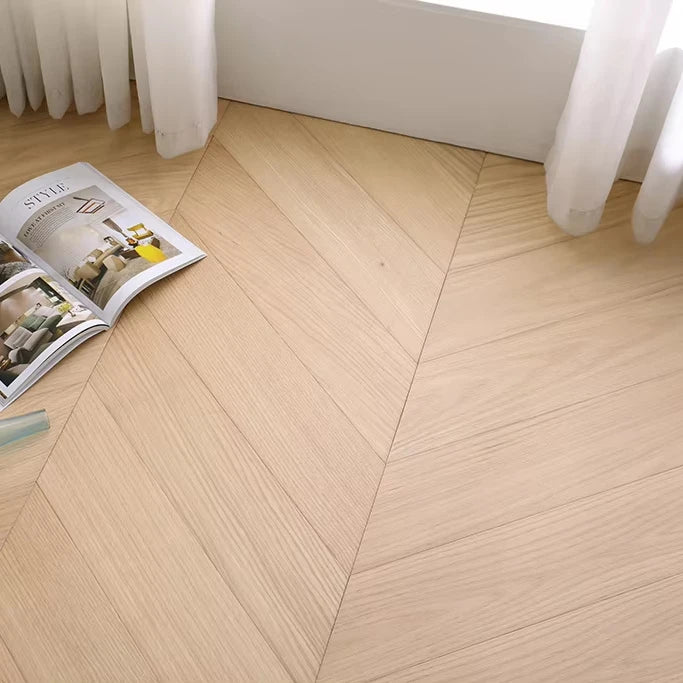 Modern Handscraped Slightly Brushed Herringbone Pattern 15mm UV Coating Crack-resistant Parquet Oak Wood Flooring Easy Floating