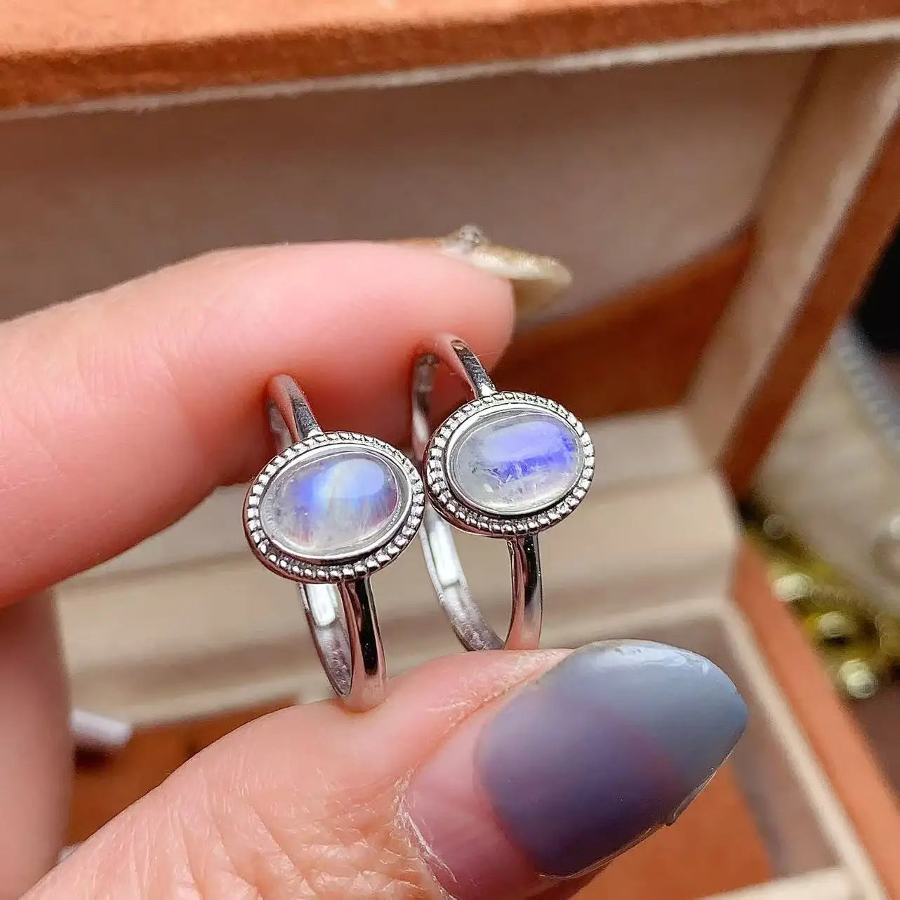 New Design 925 Sterling Silver Wedding Rings 18K White Gold Plated Natural Blue Moonlight Classic Style for Christmas Parties