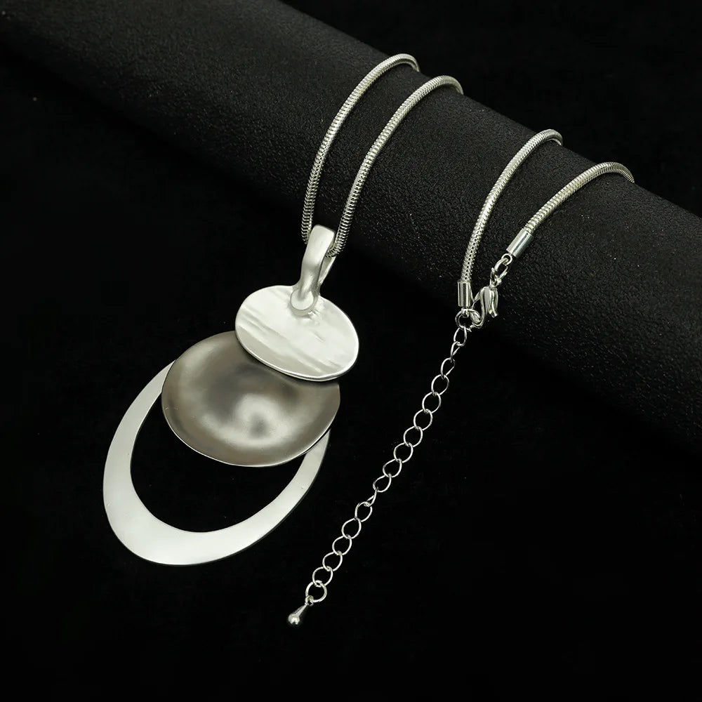Wholesale Matte Silver Black Round Disc Circle Pendant Long Sweater Chain Necklace for Women