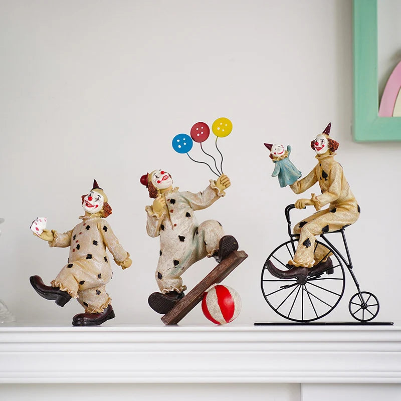 Wholesale Handmade Resin Circus Clown Statue Funny Joker Sculpture for Theme Party Home Decor Customizable OEM/ODM Decor