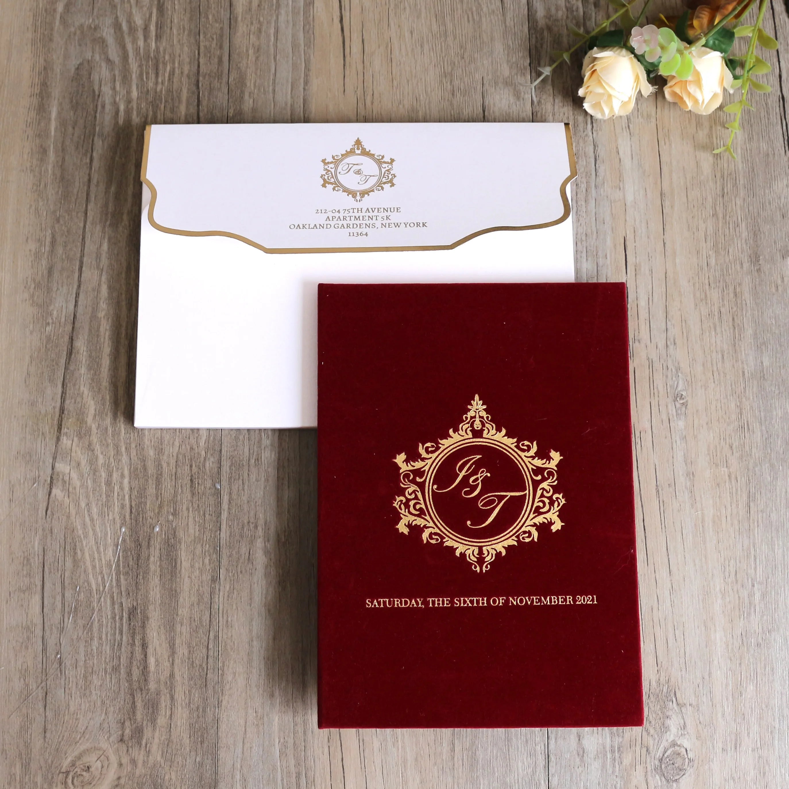 Custom Foil Classic Red Velvet Hardcover Booklet Wedding Invitation with Gold Mirror Acrylic RSVP Detail Card Pocket Envelope