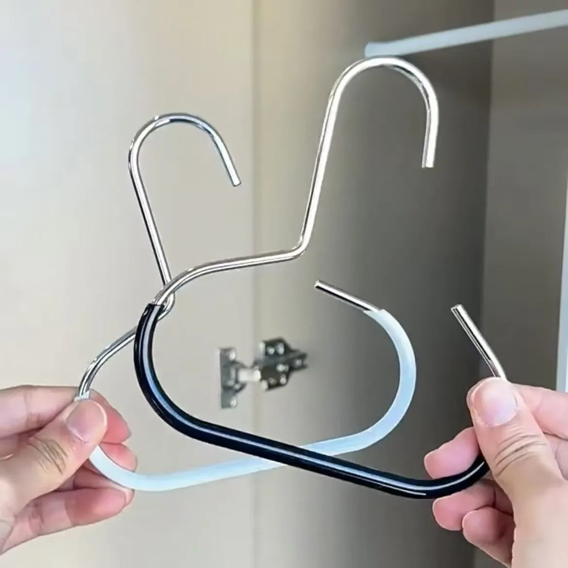 Factory Wholesale Circle Scarf Dipped Plastic Hook Multi-functional Non-slip Tie Silk Scarf Hangers