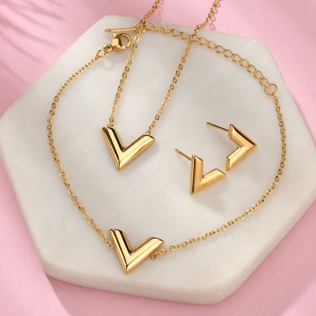 Fashion Brand V Letter Pendant Necklace for Woman Stainless Steel Women Necklace Bracelet Earring Set Female Costume Accessories