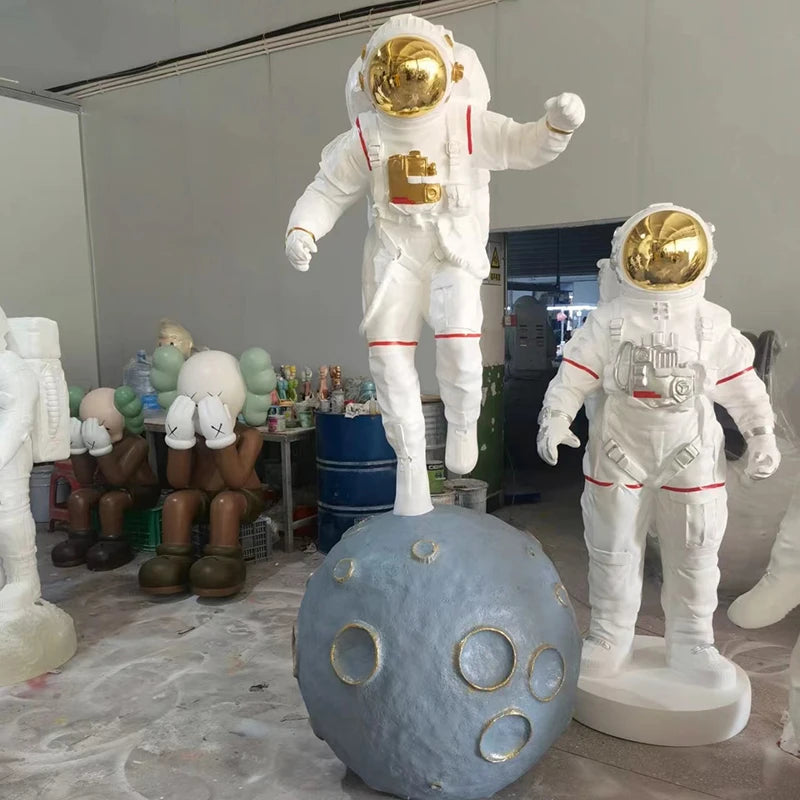 Popular Outdoor 3d Large Astronaut Statue Home Decor Figurines Space Art Sculpture