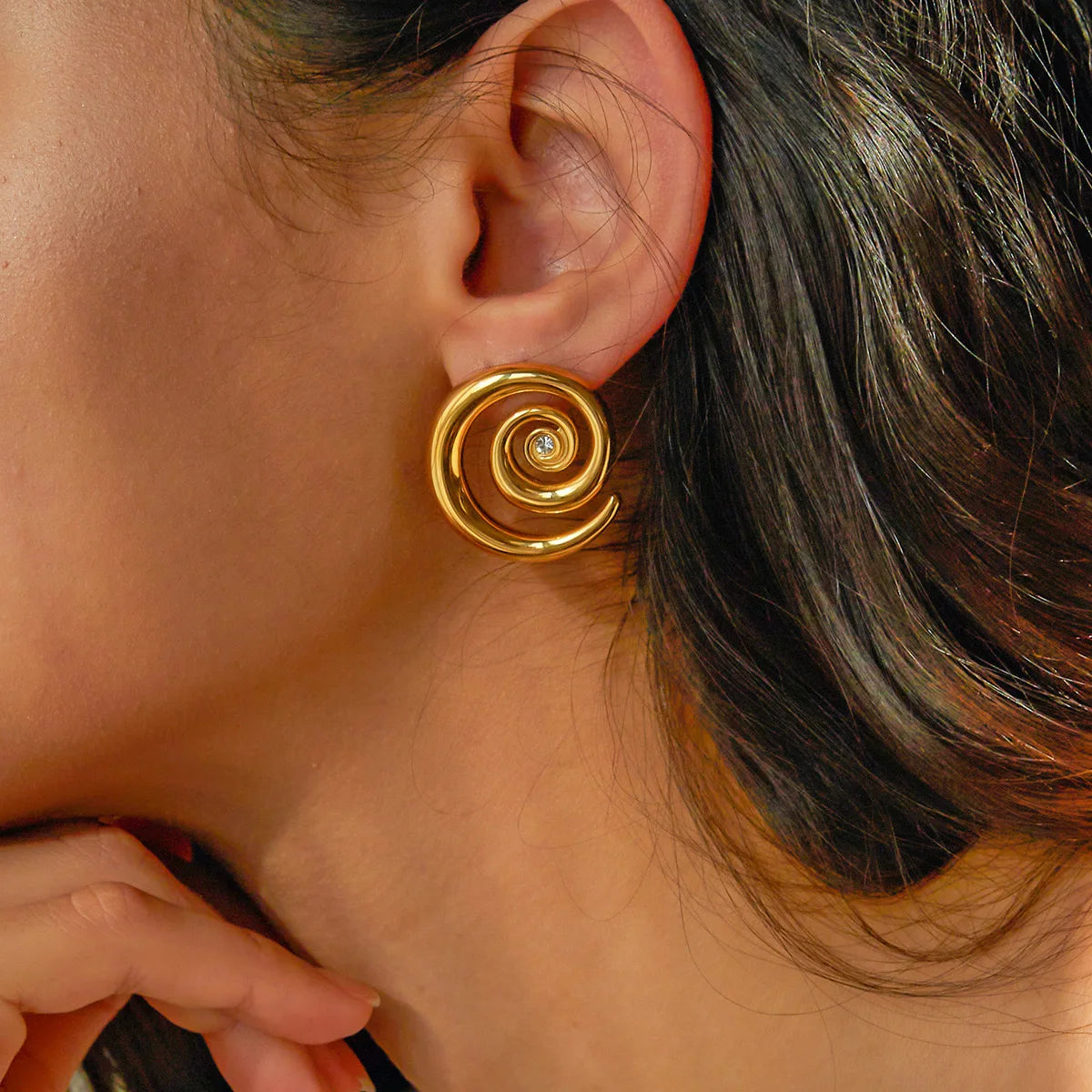 Latest Models 18k Gold Plated Swirl Zircon Stainless Steel Fashion Exaggerate Stud Earring for Women
