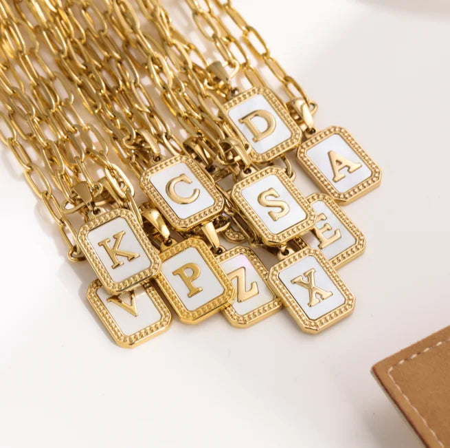 Natural Shell 18K Gold Plated Initial Necklace Stainless Steel 26 Character A-Z Letter Alphabet Pendant Necklaces for Woman