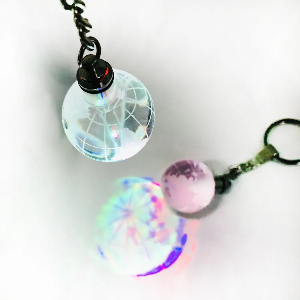 2020 New Arrivals Globe Keychain World Maps Laser Engraved Led Crystal Globe Keychain for Giveaways