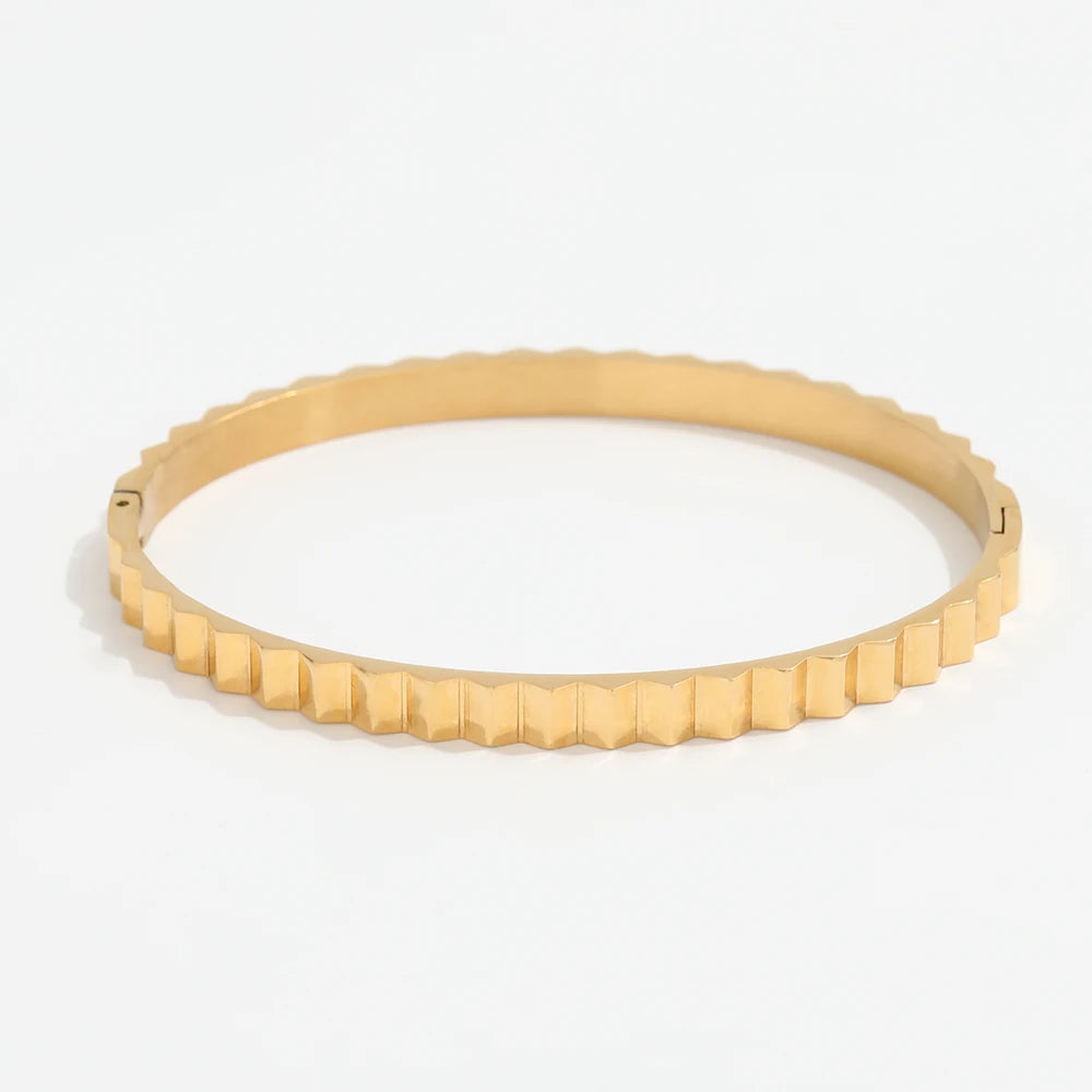 Fenny 18K PVD Gold Plated Wholesale Waterproof Fast Delivary Fashion Gear Shaped Bangle Stainless Steel Bracelet for Women