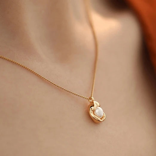 Fashion Cuban Chain Titanium Steel Natural Freshwater Pearl Necklace Women Droplet Shape Pendant Necklace Wholesale