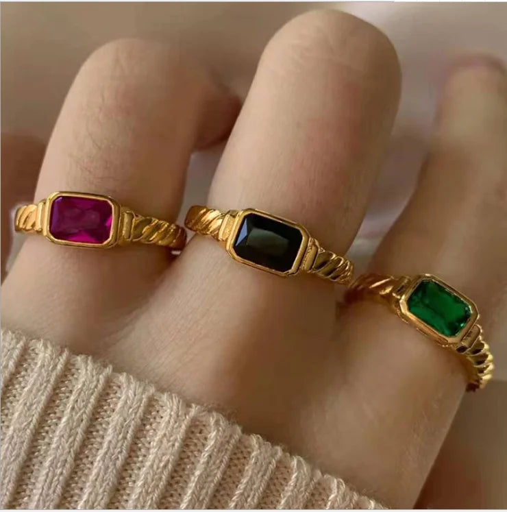 Tarnish Free PVD Gold Plated Black Stone Rings Stainless Steel Jewelry Customized Stainless Steel Jewelry MegaBDM