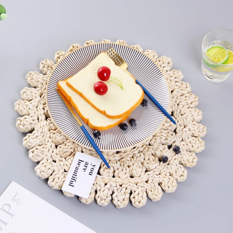 Hand Woven Decorative Corn Husk Mat Natural Round Table Placemat for Dining Woven Grass and Rattan Straw