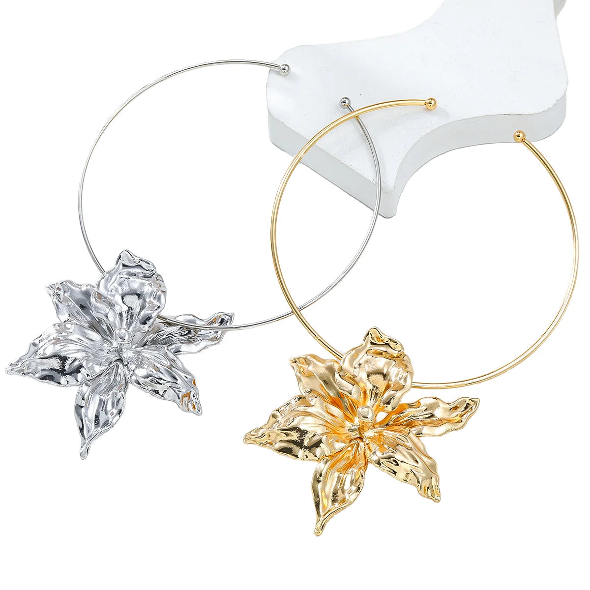 Women's Oversized Zinc Alloy Metallic Flower Link Charm Choker Antique Gold Plated Vintage Boho Statement Necklace Trendy Gift