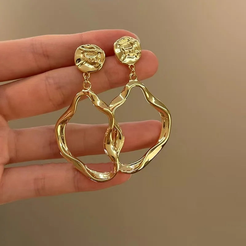 Ilona Minimalist Old Money Irregular Hoop Earring 18K Gold Plated Copper Hammered Textured Drop Studs Everyday Wear Jewelry Gift