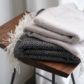 Wholesale Custom Polyester Bed Blanket Back Pattern Knitted Tassels Blanket