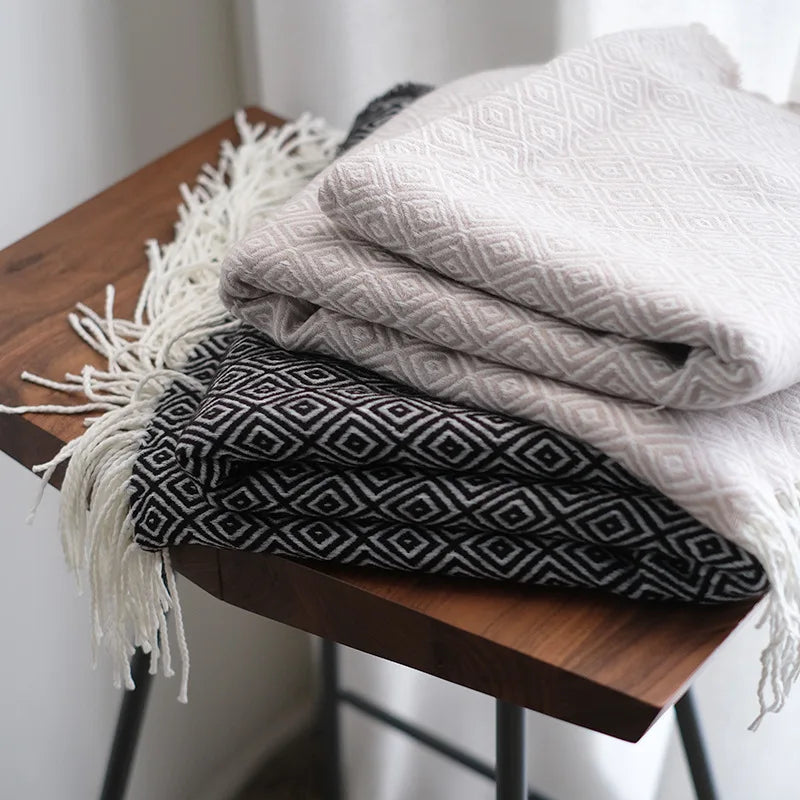 Wholesale Custom Polyester Bed Blanket Back Pattern Knitted Tassels Blanket