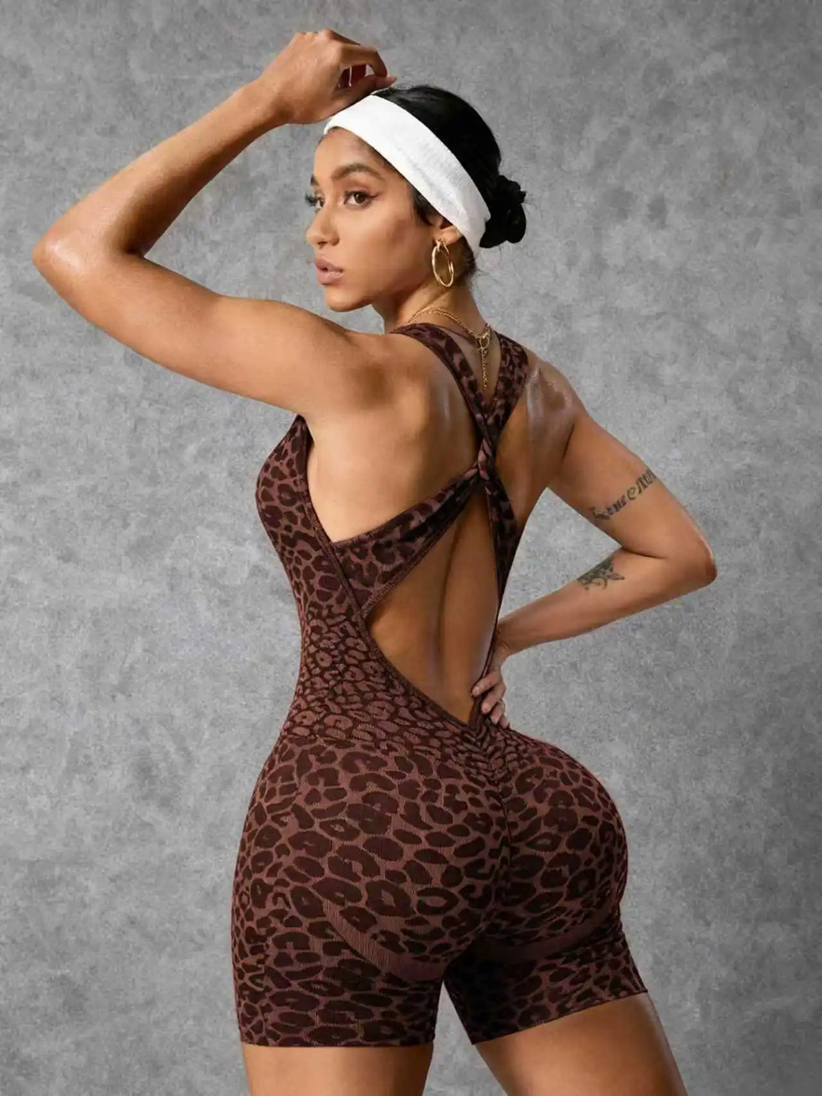 OEM Leopard Print Cross Back Spandex/Nylon Wrinkle-Resistant Sleeveless Yoga Short Jumpsuit for Women