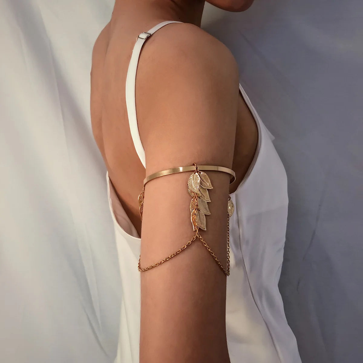 SC Silver Plated Arm Bracelet Leaf Charm Arm Cuff Bracelet Metal Pendant Fashion Upper Arm Bracelet for Women Jewelry