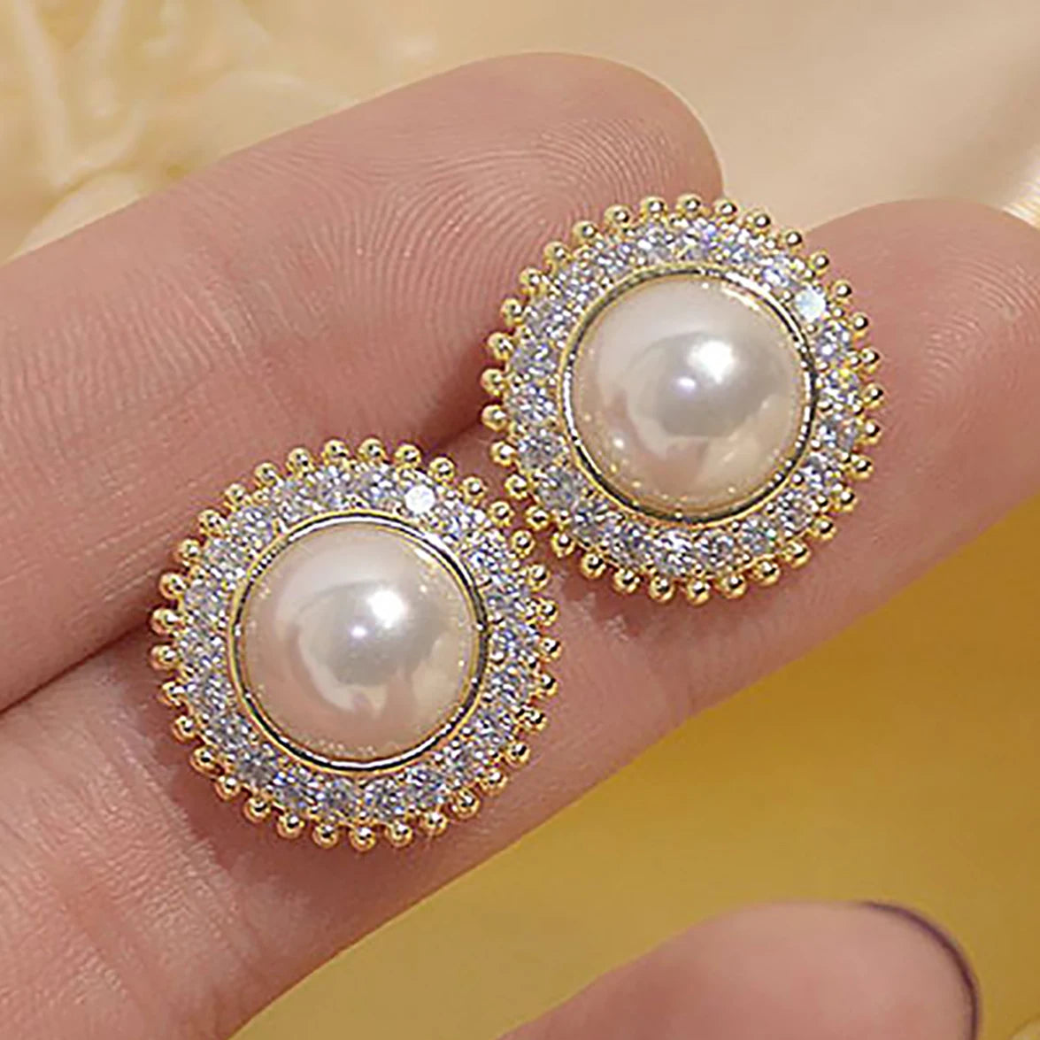 CAOSHI OEM Custom Luxury Brilliant Cubic Zirconia Pearl Earrings for Fashion Wedding Gold Plated CZ Stud Earrings Women Jewelry