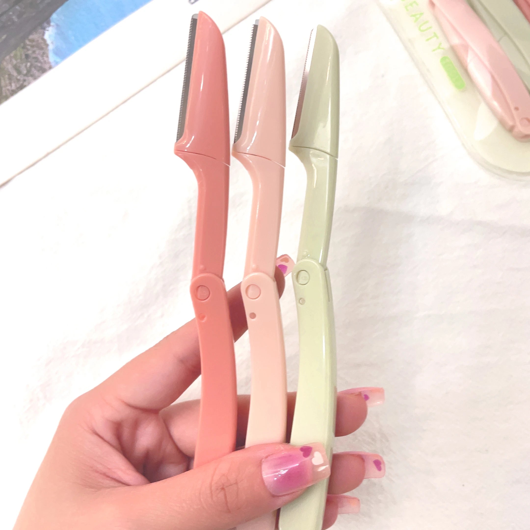 Hot-Selling 3 Color Sharp Blade Eyebrow Razor for Beauty & Personal Care