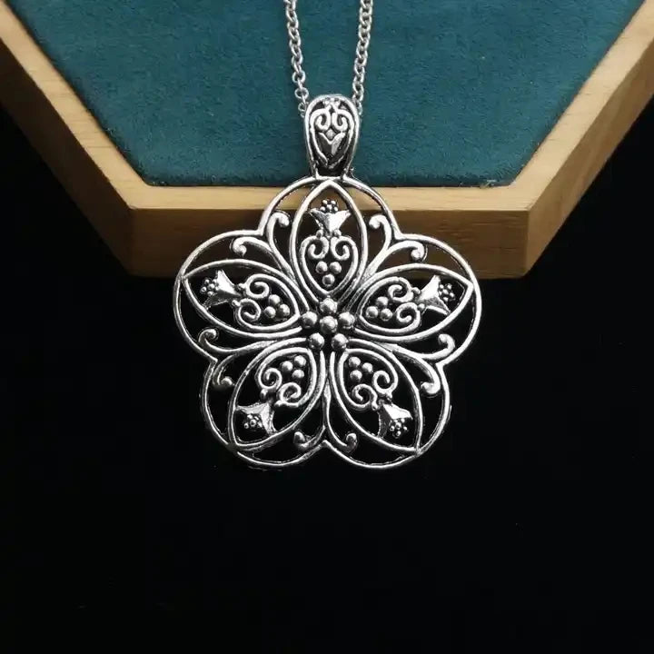 Custom Vintage Hollowed-out Large Flower Pendant Necklace Women Charm Necklace