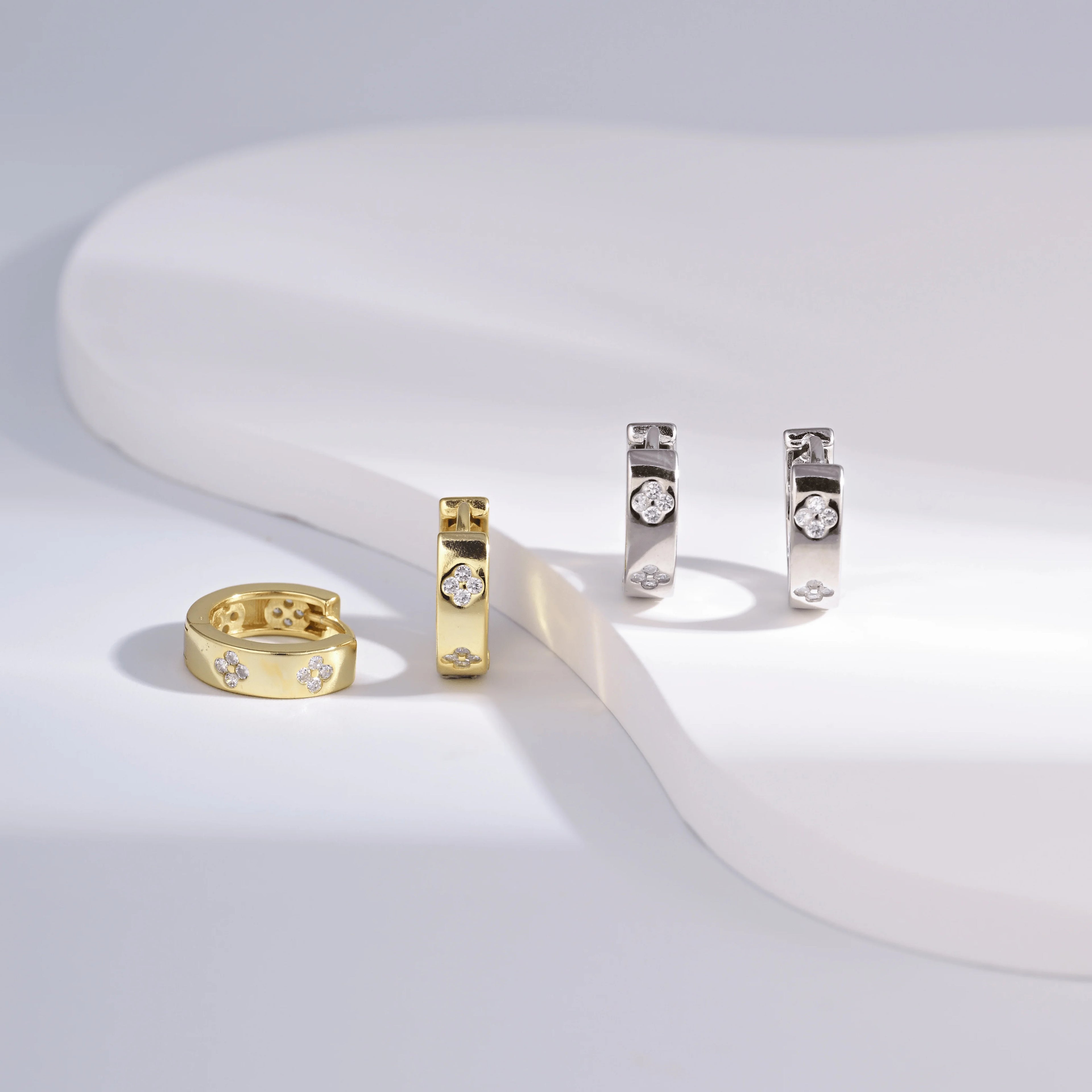 Wholesale Earrings Jewelry Gold Rhodium Plated Cubic Zirconia Clover Huggie 925 Sterling Silver Fine Jewelry Earrings