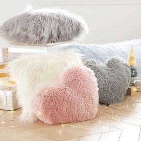 Micro PV Plush Polyester Decorative Throw Heart Pillow for Bedroom