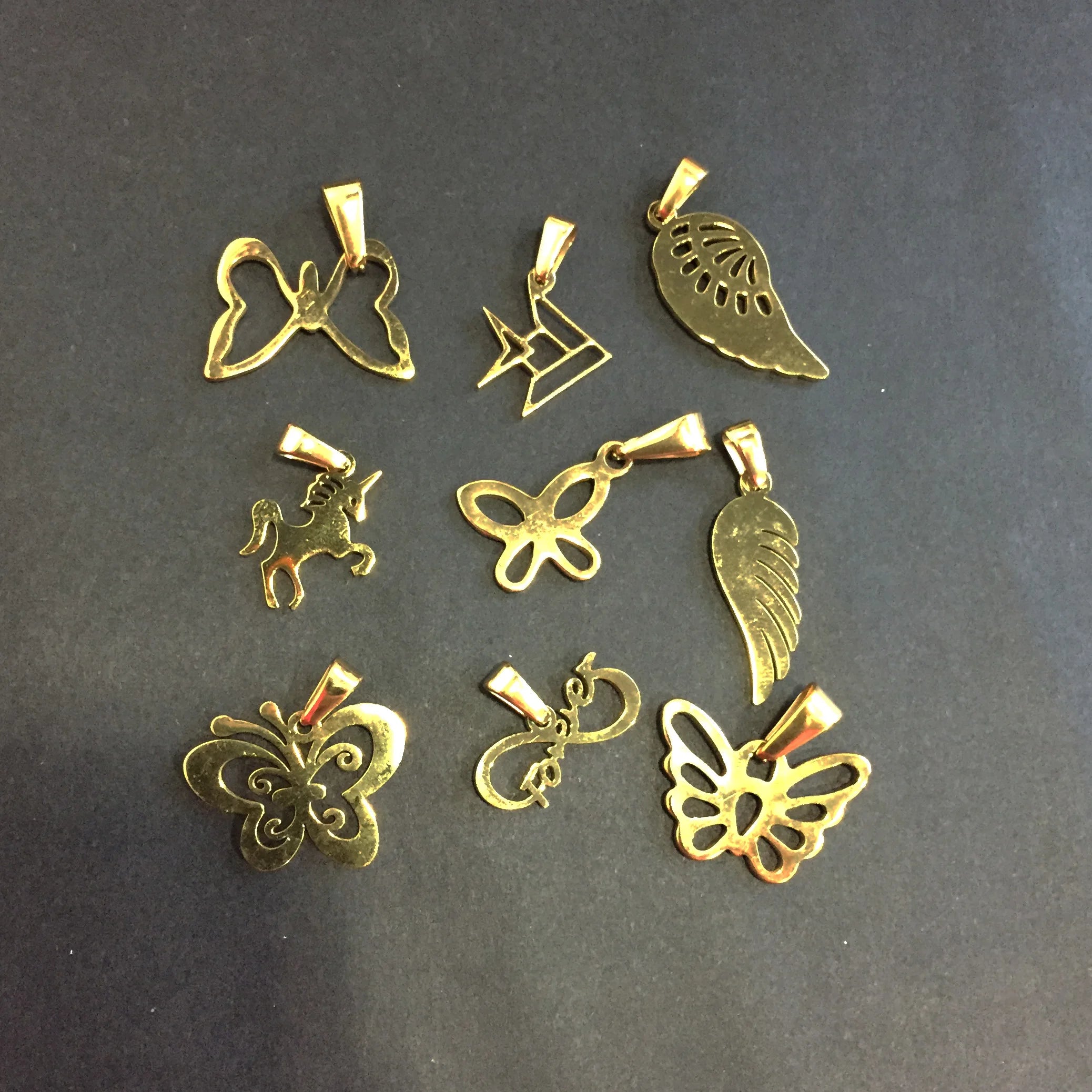 Trending 18k Gold Butterfly Necklace Wholesale Animal Jewelry Small Dainty Feather Wing Pendant for Women Necklace