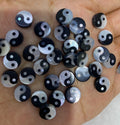White and Black Shell Charm Round Natural Buddy Mother of Pearl Shell Pendant Ying  Yang Shell Charm With Hole