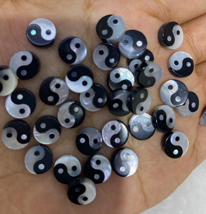 White and Black Shell Charm Round Natural Buddy Mother of Pearl Shell Pendant Ying  Yang Shell Charm With Hole