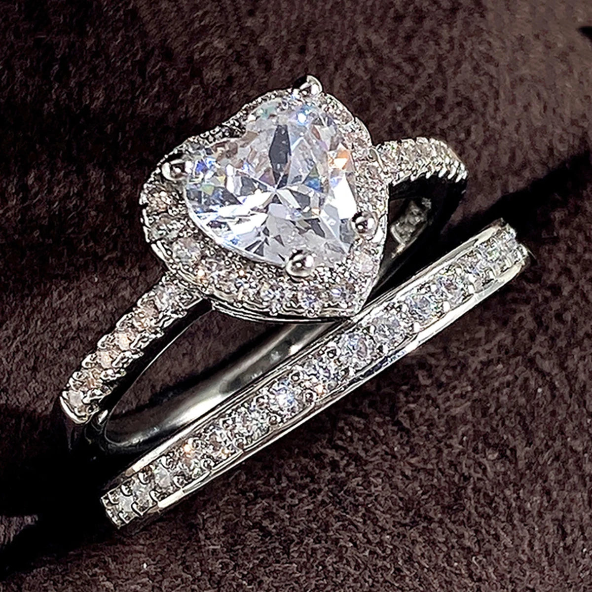Huitan Hot Selling Fashion Jewelry 2Pcs Sets Rings for Dainty Dazzling Heart Design Crystal Zircon Silver Plated Rings for Women