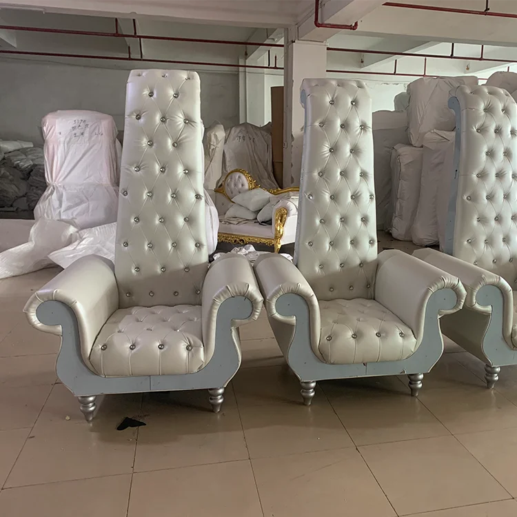 Factory New Arrival OEM Customized Vintage PU Leather Cover Royal High Back Sofa Chair With Hand Rest Crystal Buttons for Sale