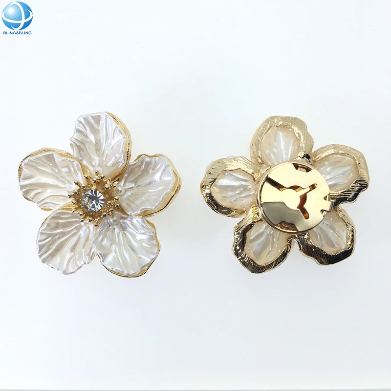 Hot Selling Pearl Crystal Flower Button Cover for Women Shirts No Sew Clip-on Button Charm Decoration Accessories