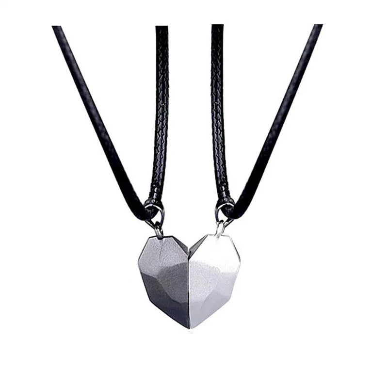 Qiuhan OEM Trendy Magnetic Heart Shaped Stitching Pendants Couples Necklace for Engagement Wedding Party