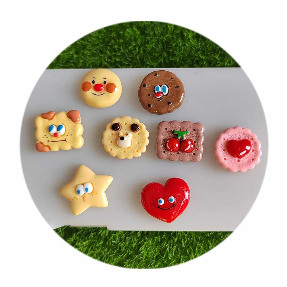 20mm Simulation Biscuit Cartoon Creamy Cookies Flatback Resin Cabochon Cute Food Charms Scrapbooking Phone Case Decoration DIY