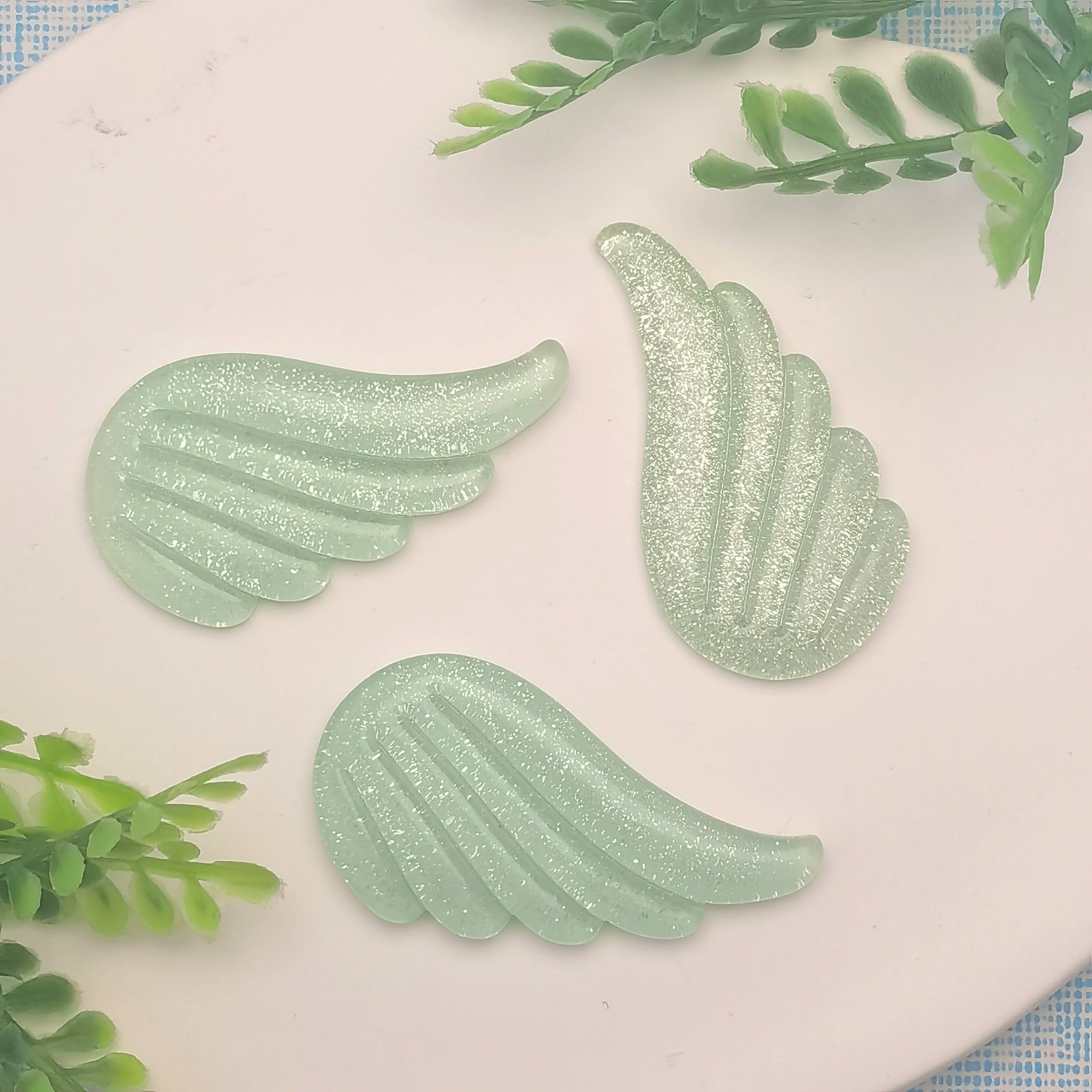 100pcs Shiny Resin Glitter Wing Flatback Scrapbooking Cabochons Crafts Miniature Art Supply Home Decor DIY Accessories 22*40mm