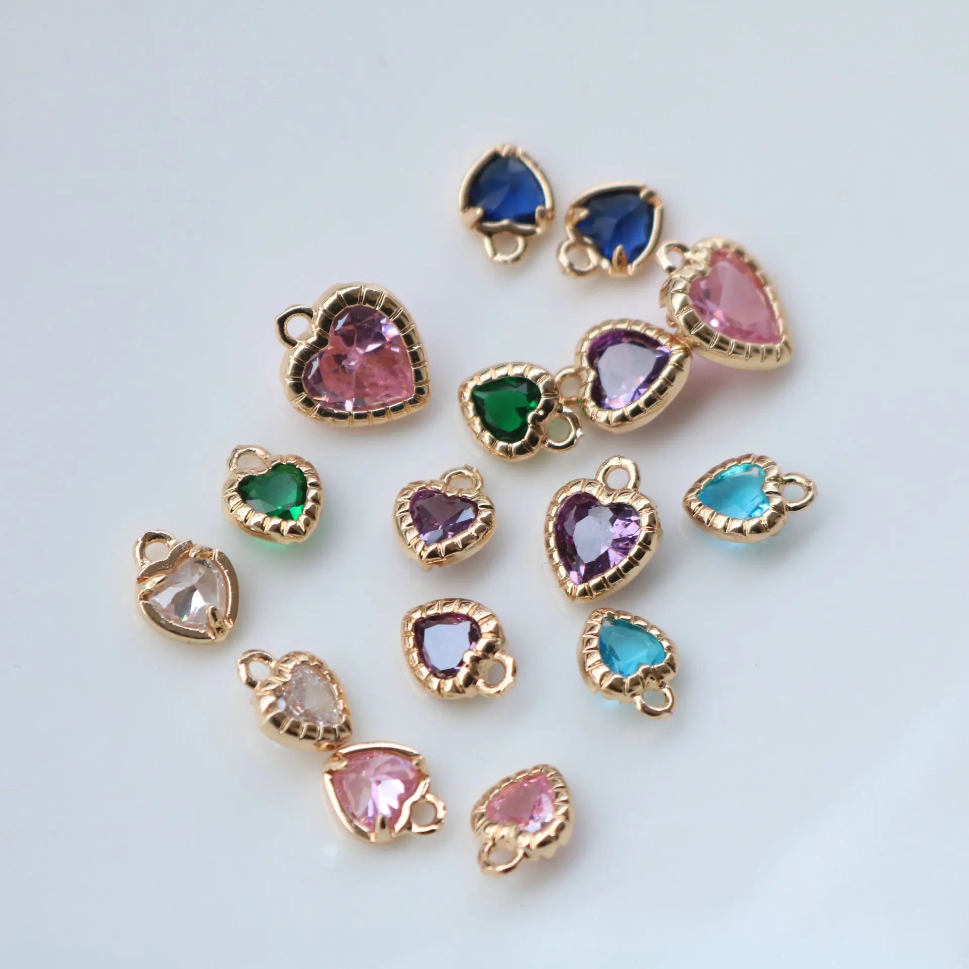 Simple 6.7Mm Colored Heart Shaped Pendant Gold Plated Micro Pave Zircon Pendant for Diy Necklace Bracelet Earring Accessories