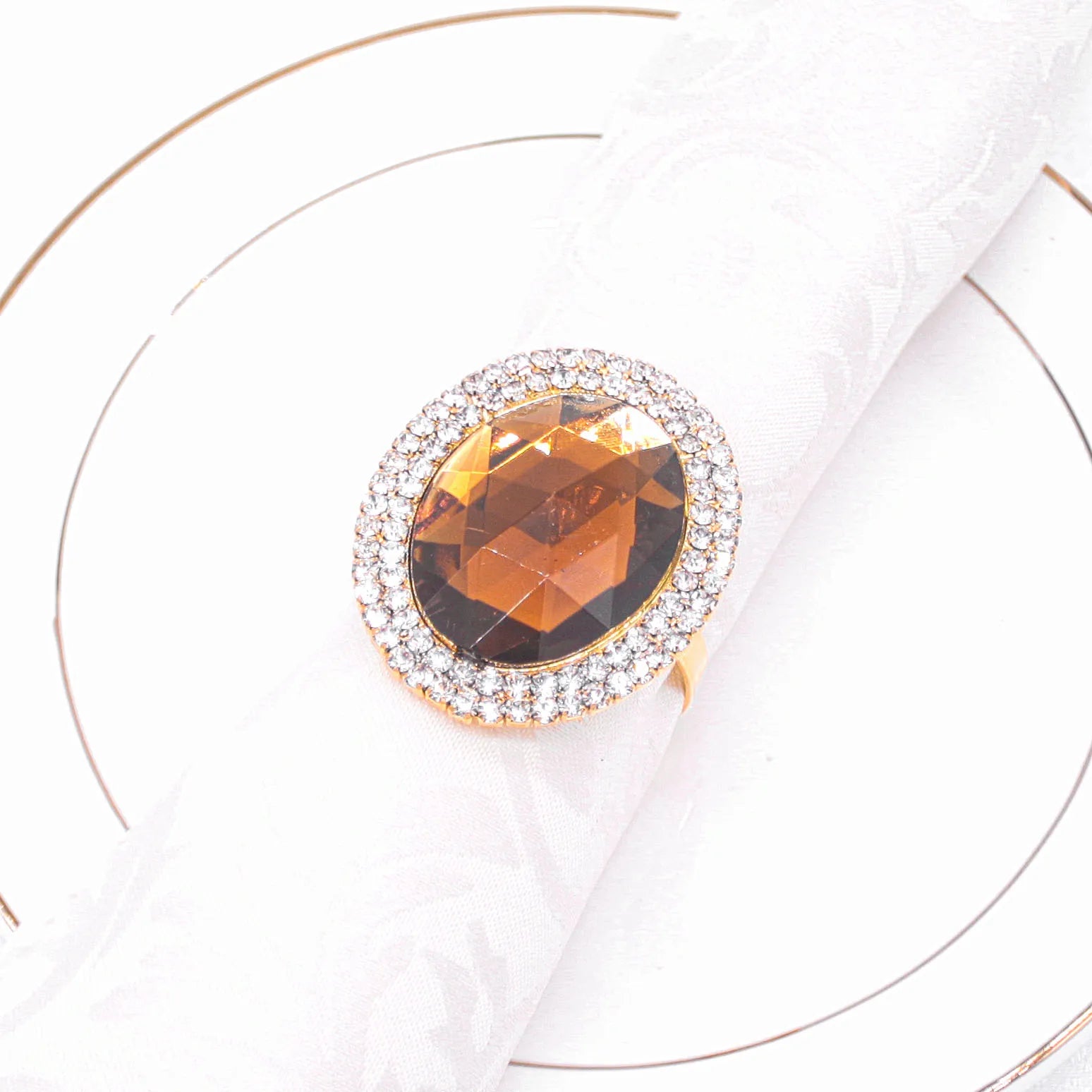 Custom Elegant Large Acrylic Metal Napkin Ring Antique Rhinestone Napkin Holder for Party Table Setting and Serviette Decoration