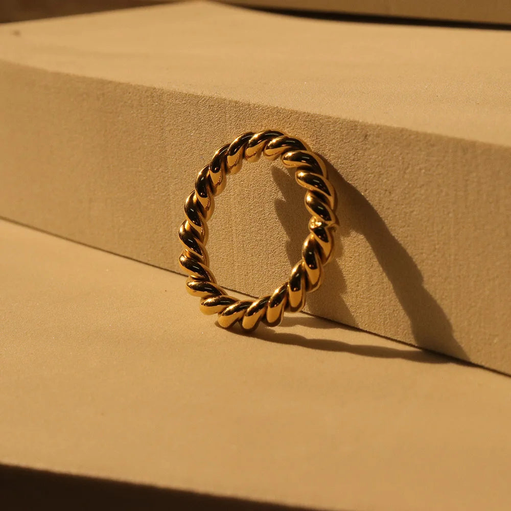 Chris April 316L Stainless Steel PVD Gold Plated Minimalist Coarse Twist and Exaggerated Personality Fashionable Ring
