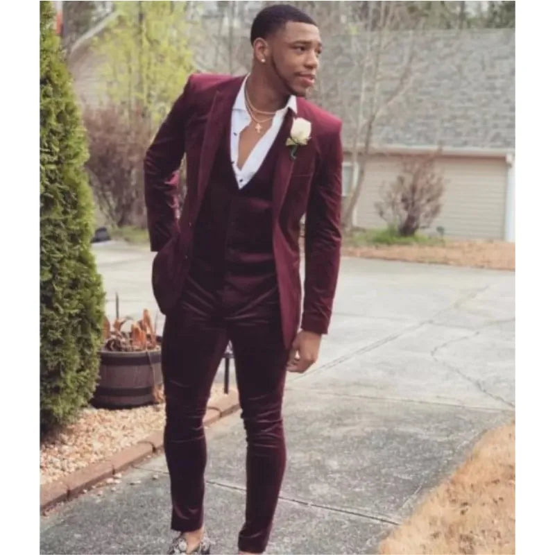 2025 Burgundy New Arrival Tuxedo Two Button Peaked Lapel Men Suits Groomsman Formal Wedding Party Business Men Casual Suits Sets