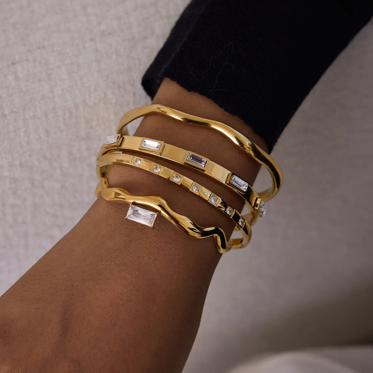 J&D Classic CZ Bracelet 18k Gold Plated Stainless Steel Fashion Wave Zirconia Bracelet Rhinestone OT Buckle Toggle Bracelet