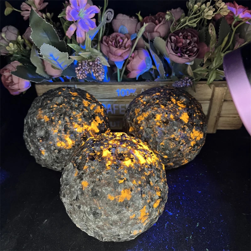 Wholesale Hot Selling Natural Yooperlite Moon Surface Sphere Glowing Stone Ball Healing UV Reactive Crystal Craft for Home Decor