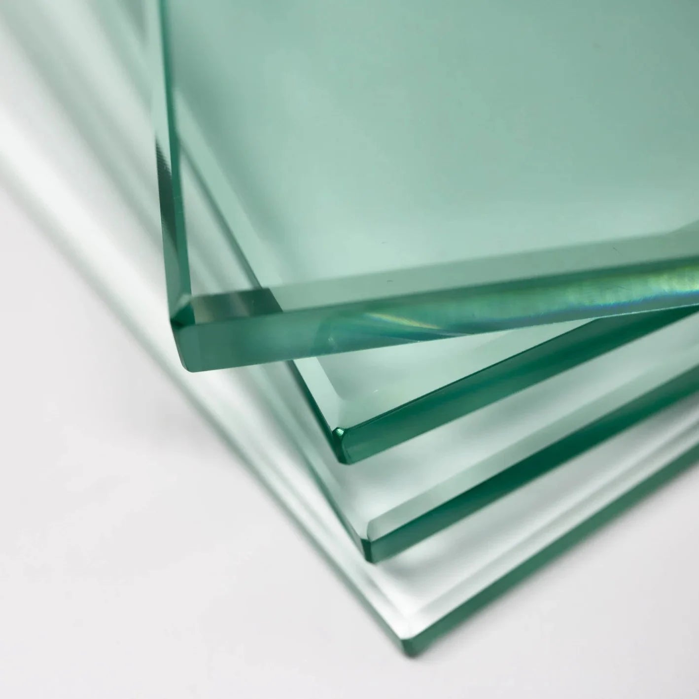 CE/SGCC Certified Customizable Low Iron Tempered Toughened Glass 4mm-12mm Transparent Clear for Outdoor & Bathroom Applications
