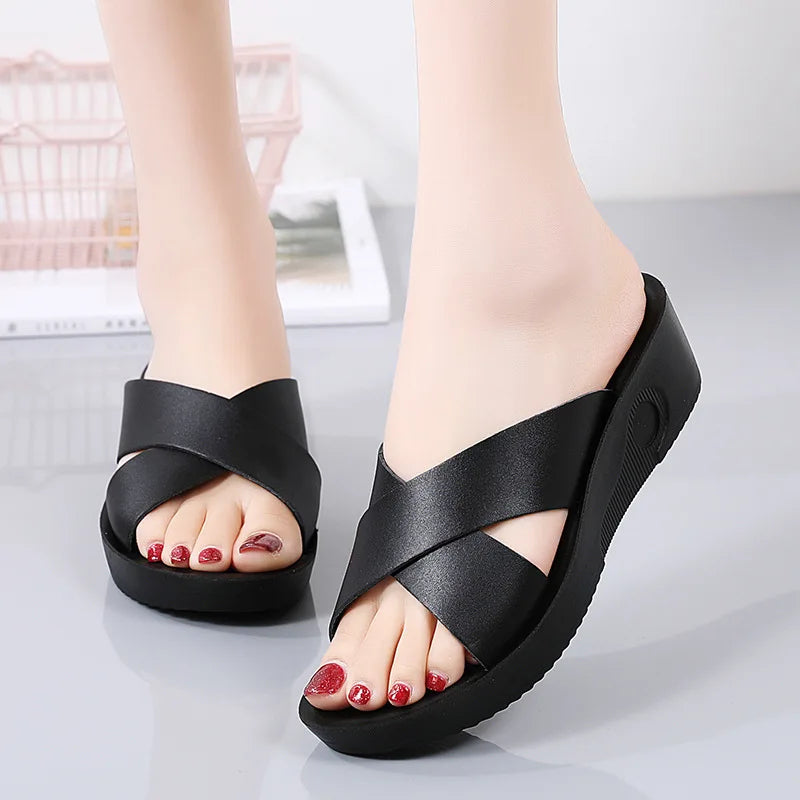 Women's Slope Heel Heightening Slippers Soft Bottom Non-slip Comfortable Ladies Sandals Ladies Solid Colour Walking Loafers