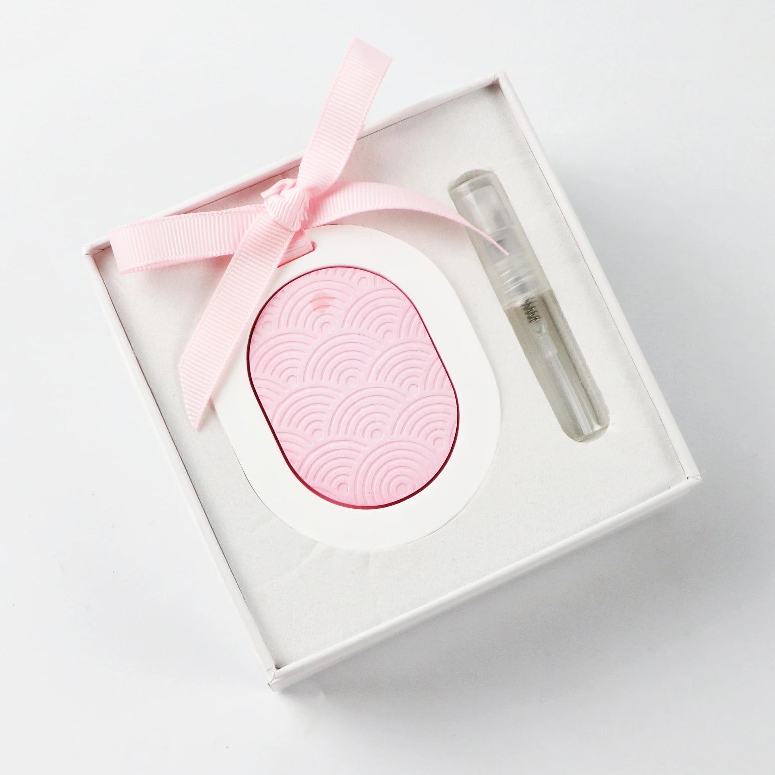 Color Matched White Pink Oval Hanging Car Wardrobe Air Freshener Scented Ceramic Aroma Porcelain Flower Fragrance Oil Diffuser