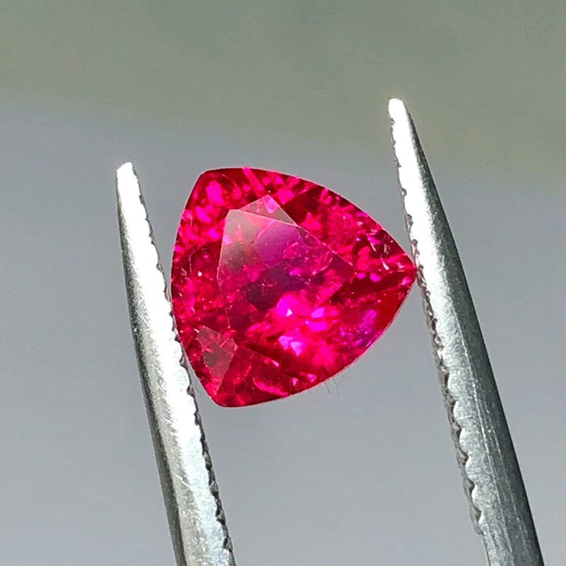 Cadermay Fine Quality Wholesale Beautiful Triangle Shaped Lab-Grown Diamond Ruby 5# 4*4mm~12*12mm Ruby Gemstone for Jewelry