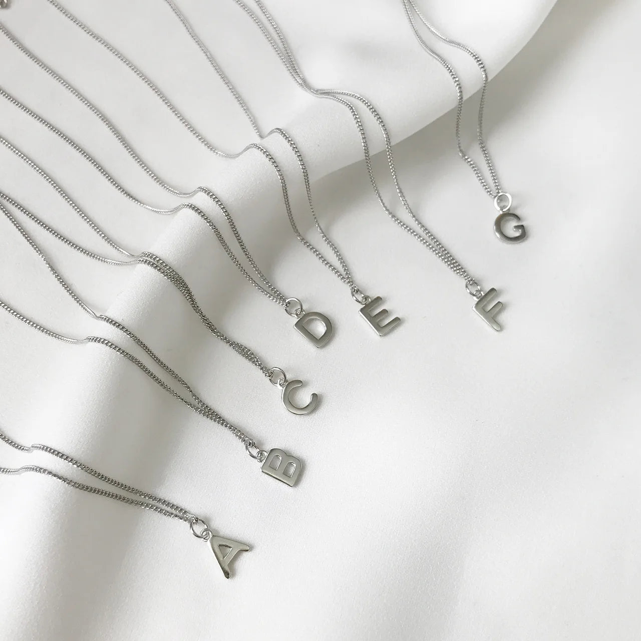 Popular A-Z Letter Necklace Wholesale 925 Sterling Silver Glossy 26 Alphabet Pendant Necklace for Women